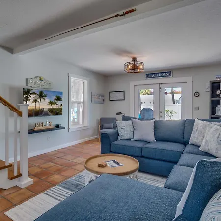 Large Heated Pool With Entertainment Room For The Family